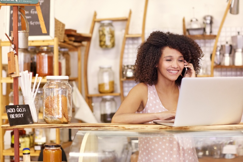 How Small Businesses Can Benefit From VoIP Services - One Contact (2)